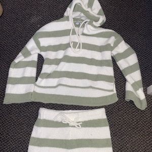 Womens Fashion Nova Size XL Fuzzy Short Set!